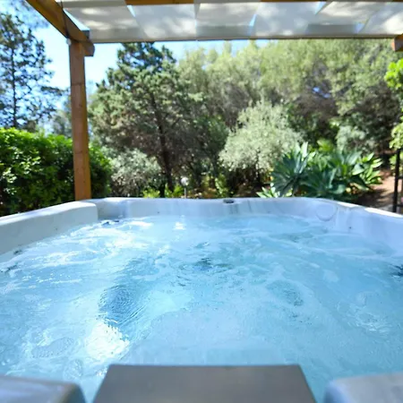 Villa With Jacuzzi In Torre delle Stelle