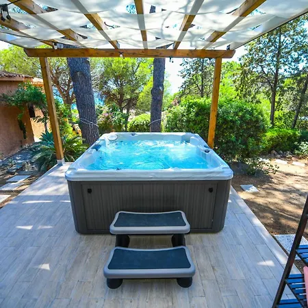 With Jacuzzi In Torre delle Stelle