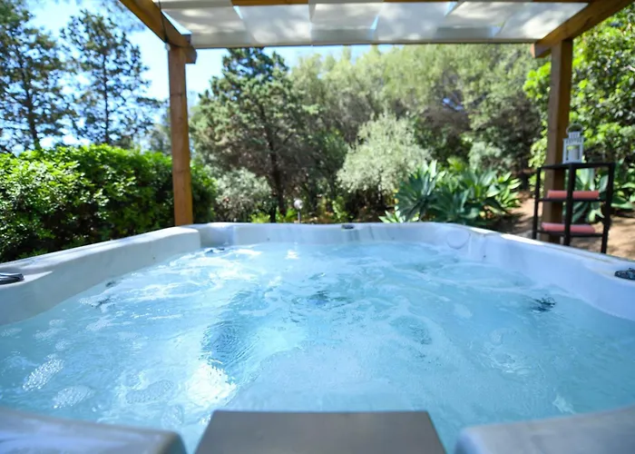 Βίλα With Jacuzzi In Torre delle Stelle