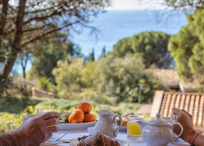 Βίλα With Jacuzzi In *