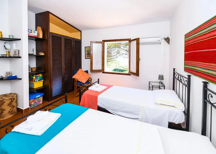 With Jacuzzi In 빌라