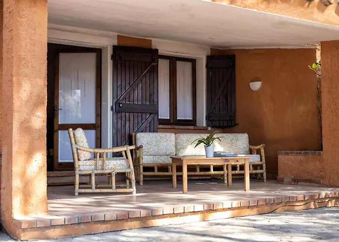 With Jacuzzi In 빌라