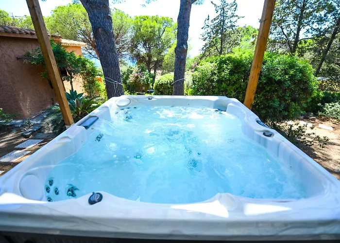 With Jacuzzi In 토레 델레 스텔레